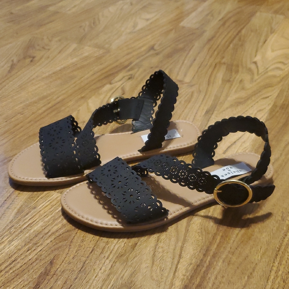 Chelsea & Zoe NWOT Black Scalloped Perforated Flat Sandals Gold Buckle Size 8